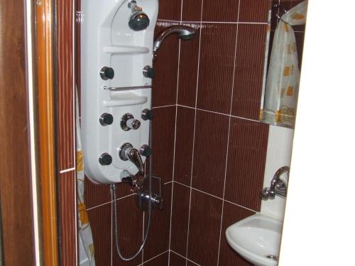 Koupelna v ubytování Varnaflats Guest Rooms