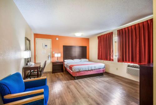 a hotel room with a bed and a chair at Motel 6-Washington, DC - Convention Center in Washington