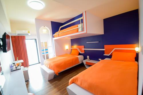an orange and blue bedroom with two beds at โรงแรมลลิตา บูติค in Hat Yai