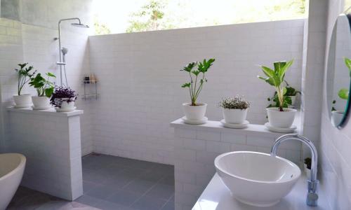 Un baño de The Sloth Bali