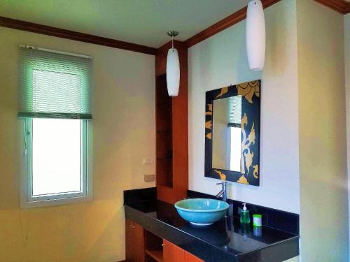 Fotografie z fotogalerie ubytování Thai Family karon Pool Villa 泰如家卡伦3卧泳池别墅 v destinaci Karon pláž