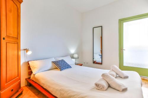 a bedroom with a bed with two towels on it at Basic Platja in Barcelona