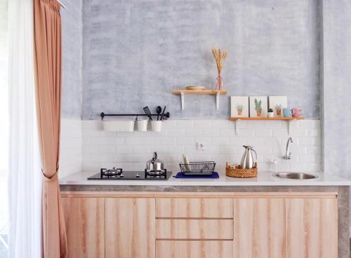 Una cocina o zona de cocina en The Sloth Bali