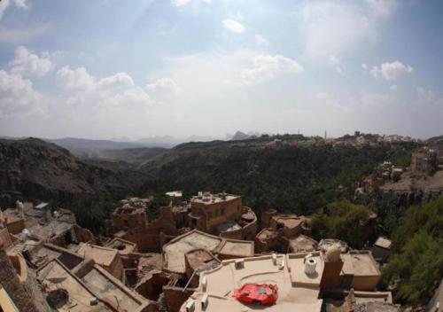 an aerial view of a city with buildings and mountains at Hissen Al-Misfah in Misfāh
