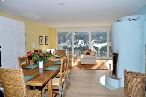 a kitchen and dining room with a table and chairs at Chasa Miramunt 9 in Scuol