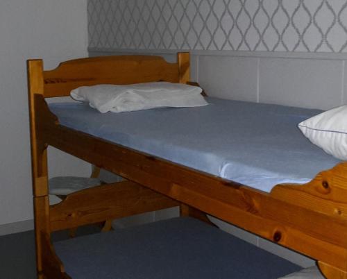 a bunk bed with a blue mattress on it at Rutsbrogården in Rutån