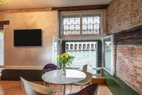 Locanda Leon Bianco on the Grand Canal photo 10