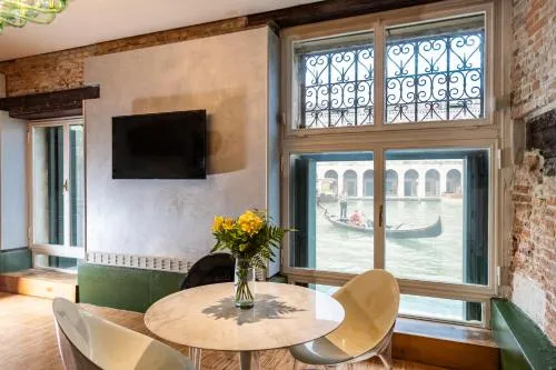 Locanda Leon Bianco on the Grand Canal photo 3