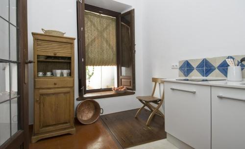 a kitchen with a counter and a window in it at Entre 2 Mezquitas in Córdoba