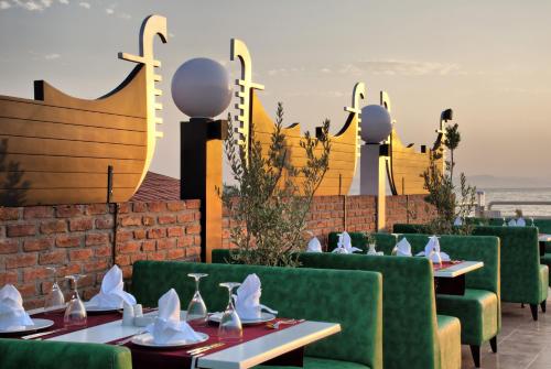 ห้องอาหารหรือที่รับประทานอาหารของ Ephesia Holiday Beach Club
