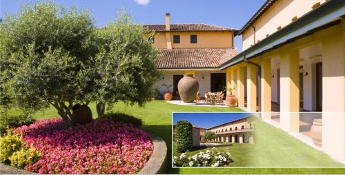 two pictures of a house with a tree and flowers at Villa Dei Dogi in Caorle