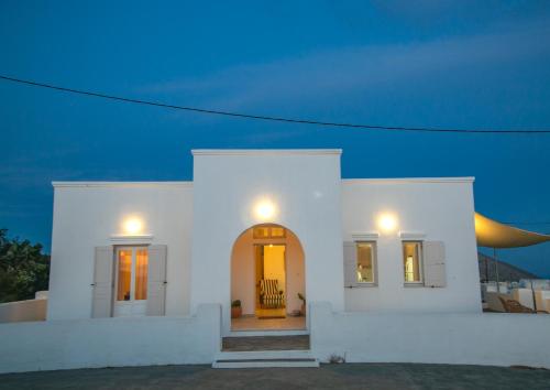 Imagen de la galería de Caldera Sunset Villa, en Megalokori