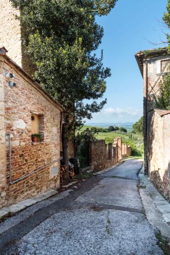 an empty street in an old stone building at Casa Ermo Colle in Sant'Ermo