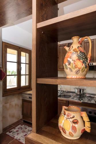 a kitchen with a vase sitting on a shelf at Casa Ermo Colle in Sant'Ermo
