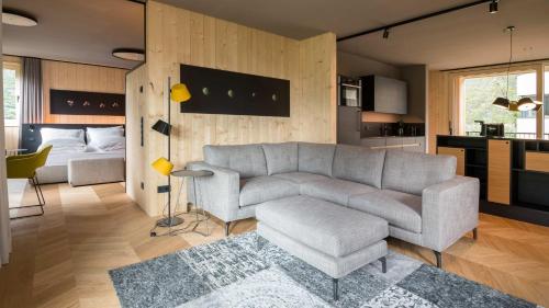 Ruang duduk di Cirna Gentle Luxury Lodges