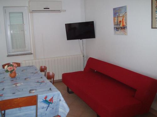 Μια τηλεόραση ή/και κέντρο ψυχαγωγίας στο Apartment Orbanić Cres