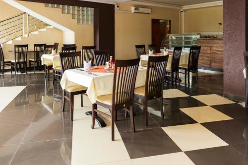 Posezení v ubytování Nican Resort Hotel Seguku Entebbe