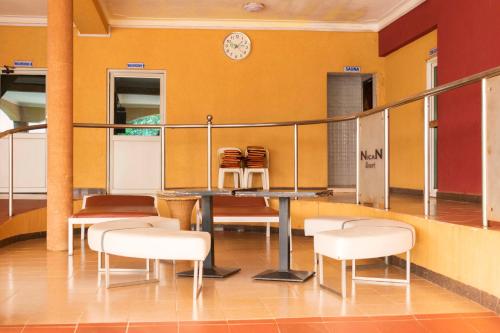 Kuchyň nebo kuchyňský kout v ubytování Nican Resort Hotel Seguku Entebbe