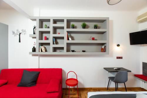 Downtown Luxury Boutique Suites : the red suite
