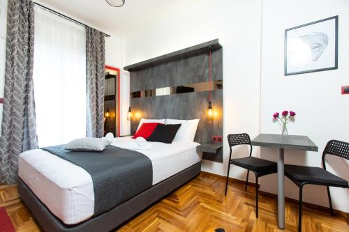 Downtown Luxury Boutique Suites : the red suite