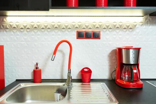 Downtown Luxury Boutique Suites : the red suite