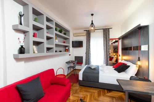 Downtown Luxury Boutique Suites : the red suite