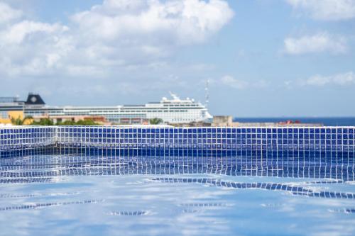 Kolam renang di atau dekat dengan Hotel Pal Cozumel