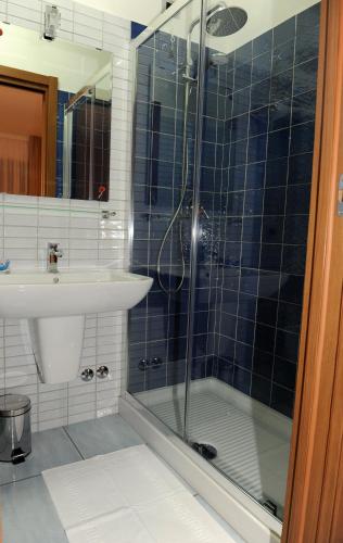 a bathroom with a shower and a sink at Country House Il Papavero in Bagnoli Irpino