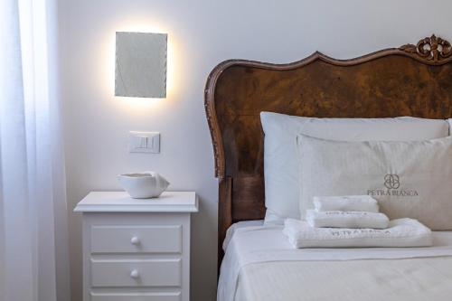 a bedroom with a bed with towels on it at Petra Bianca in Torre San Giovanni Ugento