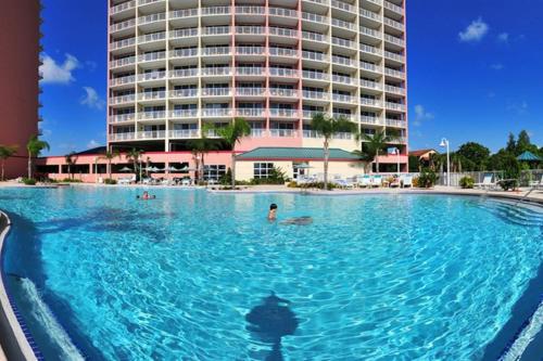 a large swimming pool in front of a large building at Beautiful Apartment close to Disney, fully equipped Amazing lake views in Orlando