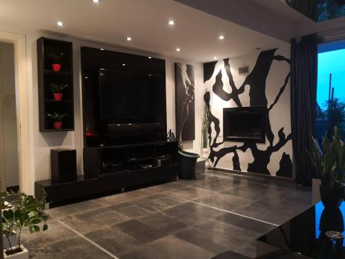 Fine Designed Flat 302