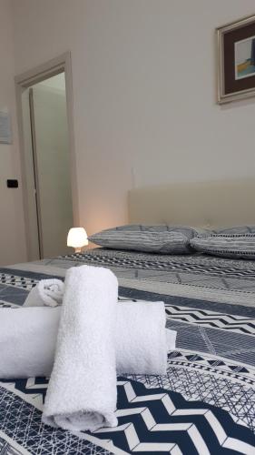 two beds with towels on them in a bedroom at Ciro BED AND BREAKFAST la villetta in Pioltello