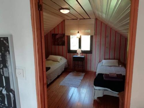 Un pat sau paturi într-o cameră la Ynde Private Apartment