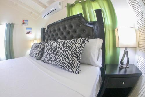 Cama o camas de una habitación en Draxhall Counytry Club Stays