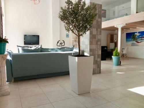 Televízia a/alebo spoločenská miestnosť v ubytovaní Vonitsa Loft Apartment 1