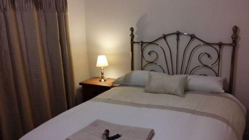 Cama o camas de una habitación en Roosecote Guest House