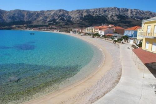 an aerial view of a beach with houses and the ocean at Apartman Manuela in Baška