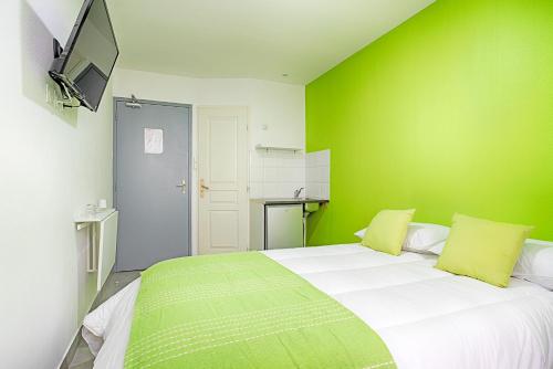 Letto o letti in una camera di Hotel Monte-Cristo