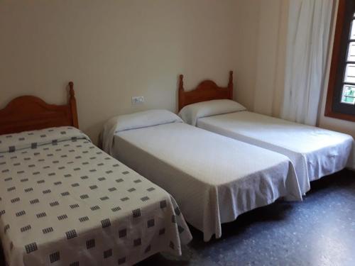 Zimmer mit 2 Betten in einem Zimmer in der Unterkunft Vivienda Rural Alcazaba in Chipiona