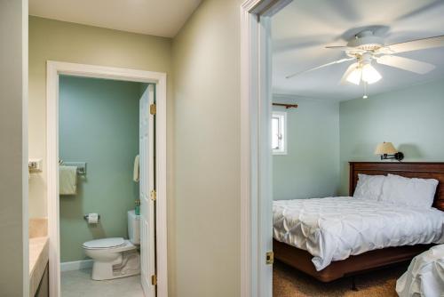 a bedroom with a bed and a ceiling fan at Boxwood Lodge Blowing Rock near Boone-University in Blowing Rock