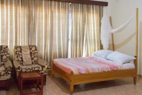 Un pat sau paturi într-o cameră la Tobiz Guest House Mbarara