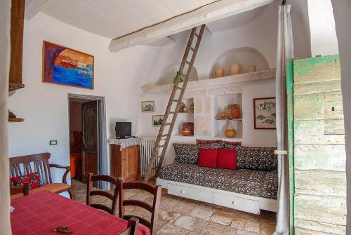 a room with a bed and a couch in a room at Casa Vacanze Riposo Del Vento in Cisternino