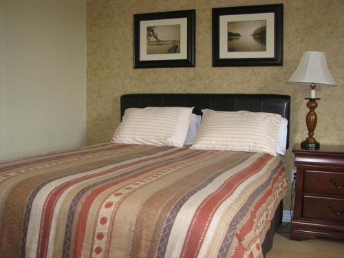Ліжко або ліжка в номері MacNeil's Motel