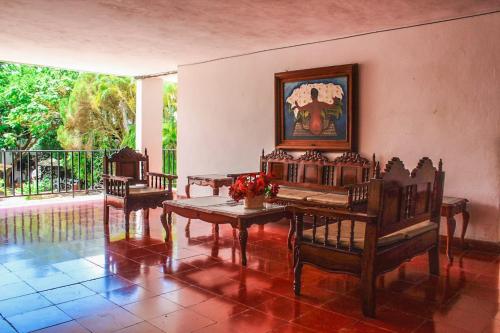 A seating area at Hotel San Clemente