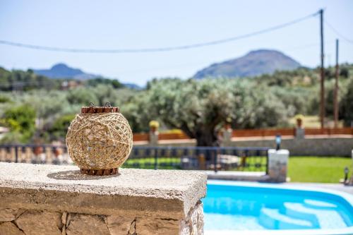 Nespecifikovaný výhled na hory nebo výhled na hory při pohledu z vily