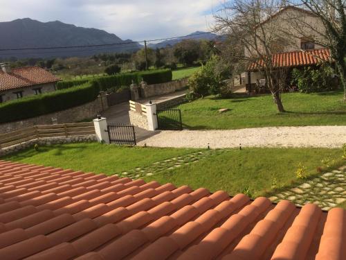 a view from the roof of a house with a yard at La Llastra de Garaña in Llanes