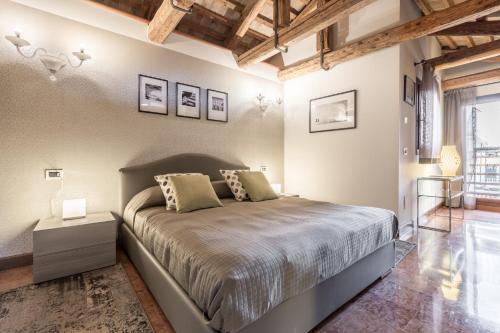 Posteľ alebo postele v izbe v ubytovaní Ca' del Monastero 7 Collection Bright Apartment with Terrace