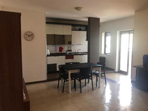 a kitchen and dining room with a table and chairs at Il Mare di Giò in Monopoli