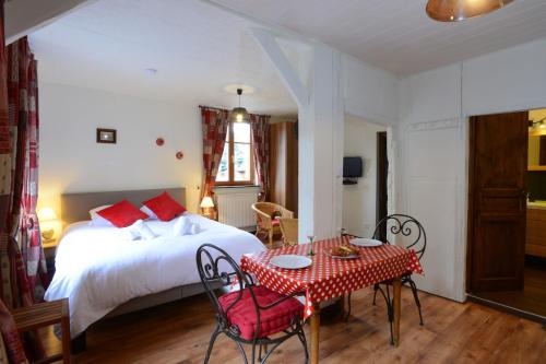 Photo de la galerie de l'établissement RIBEAUVILLE city center - Gîte des Ménétriers, LE TOKAY -, à Ribeauvillé