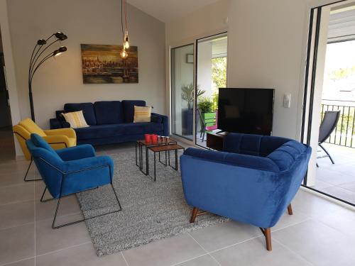 TV a/nebo společenská místnost v ubytování Appartement Lac